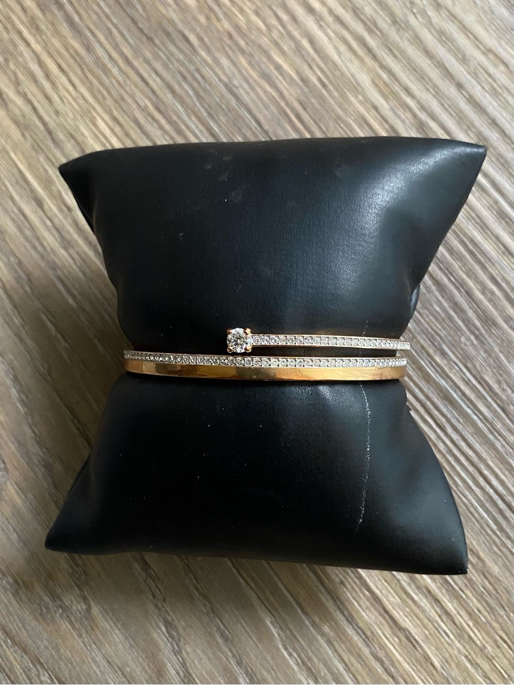 Elegant Gold Bracelet with Crystal Accents